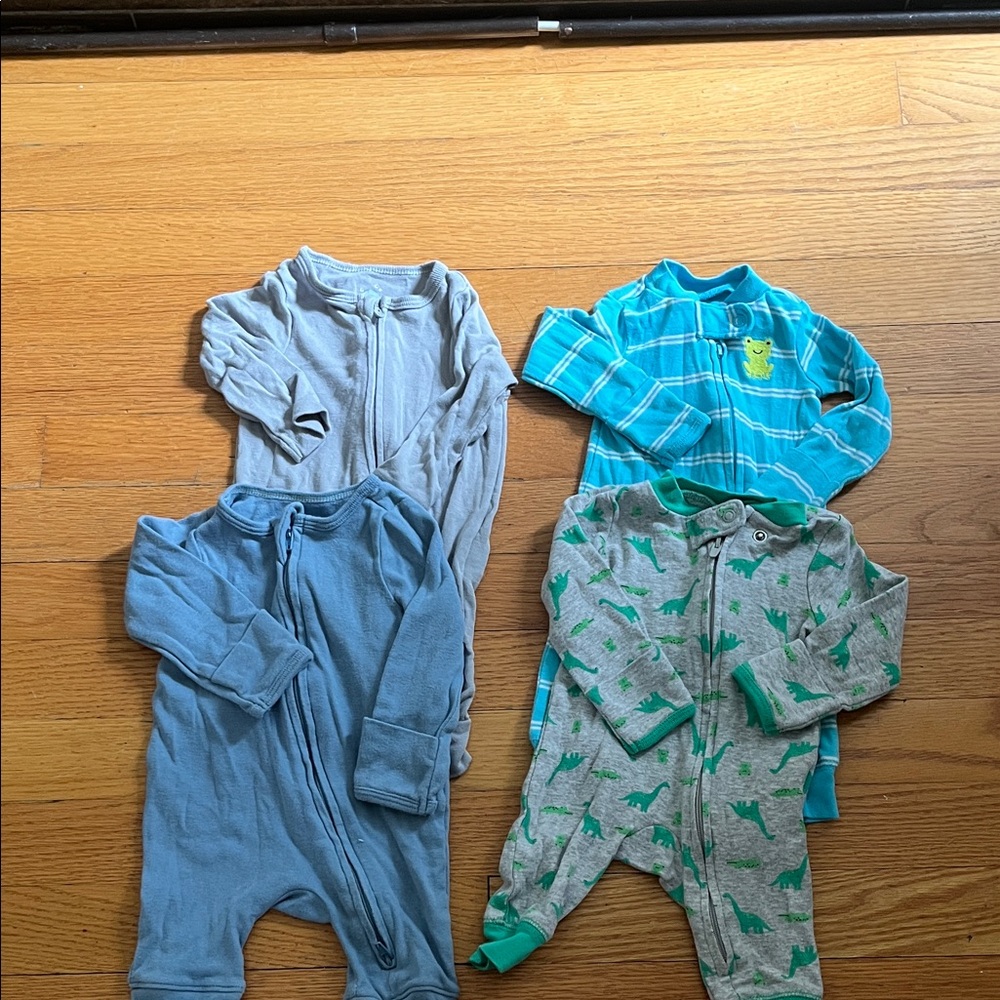 Baby boy bundle! 4 sets of zipper pajamas. Newborn 👶